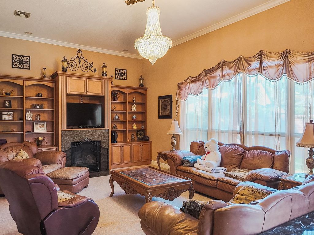 Image 35 of property listing at 4866 KEENELAND CIRCLE, Orlando, FL 32819