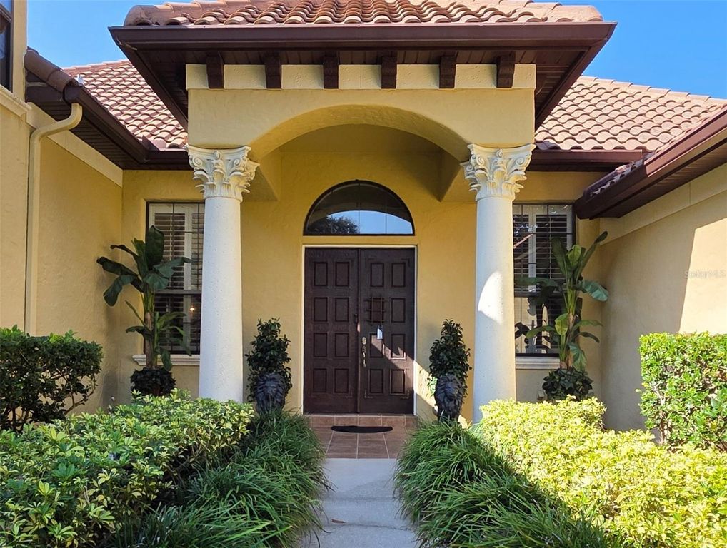 Image 5 of property listing at 4866 KEENELAND CIRCLE, Orlando, FL 32819