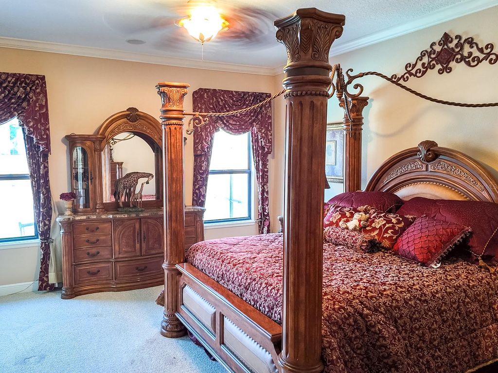 Image 41 of property listing at 4866 KEENELAND CIRCLE, Orlando, FL 32819