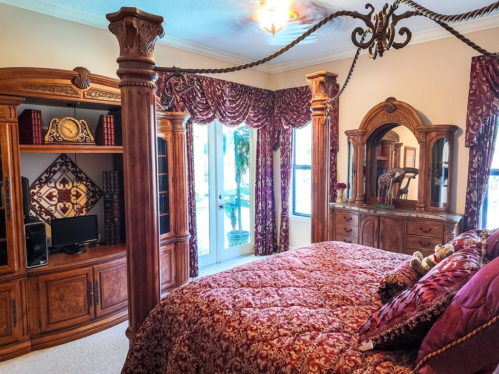 Image 43 of property listing at 4866 KEENELAND CIRCLE, Orlando, FL 32819