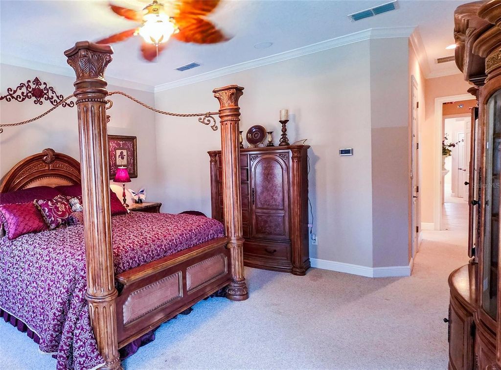 Image 44 of property listing at 4866 KEENELAND CIRCLE, Orlando, FL 32819