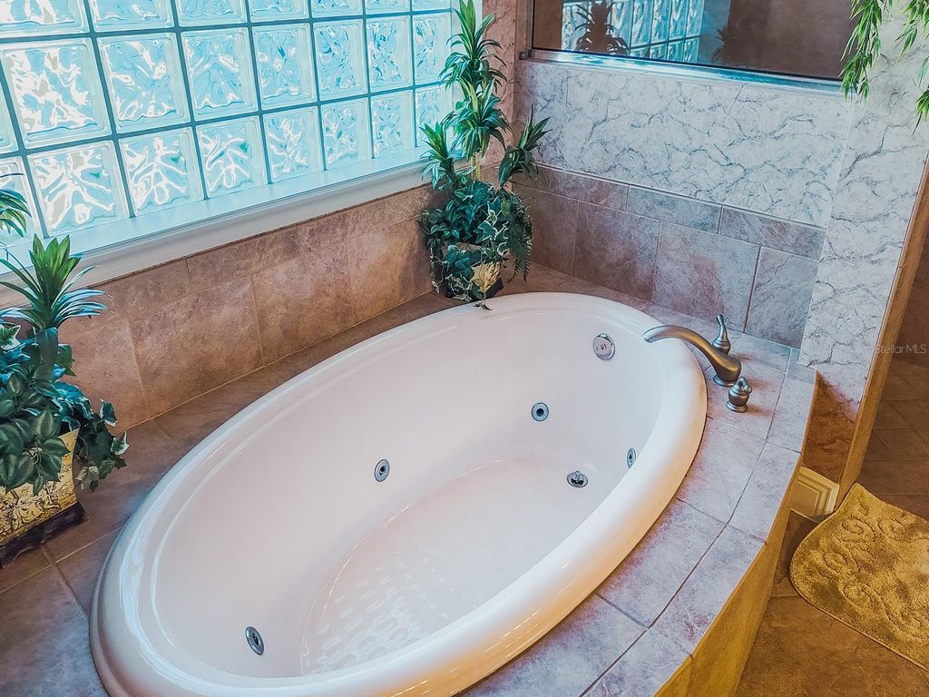 Image 51 of property listing at 4866 KEENELAND CIRCLE, Orlando, FL 32819