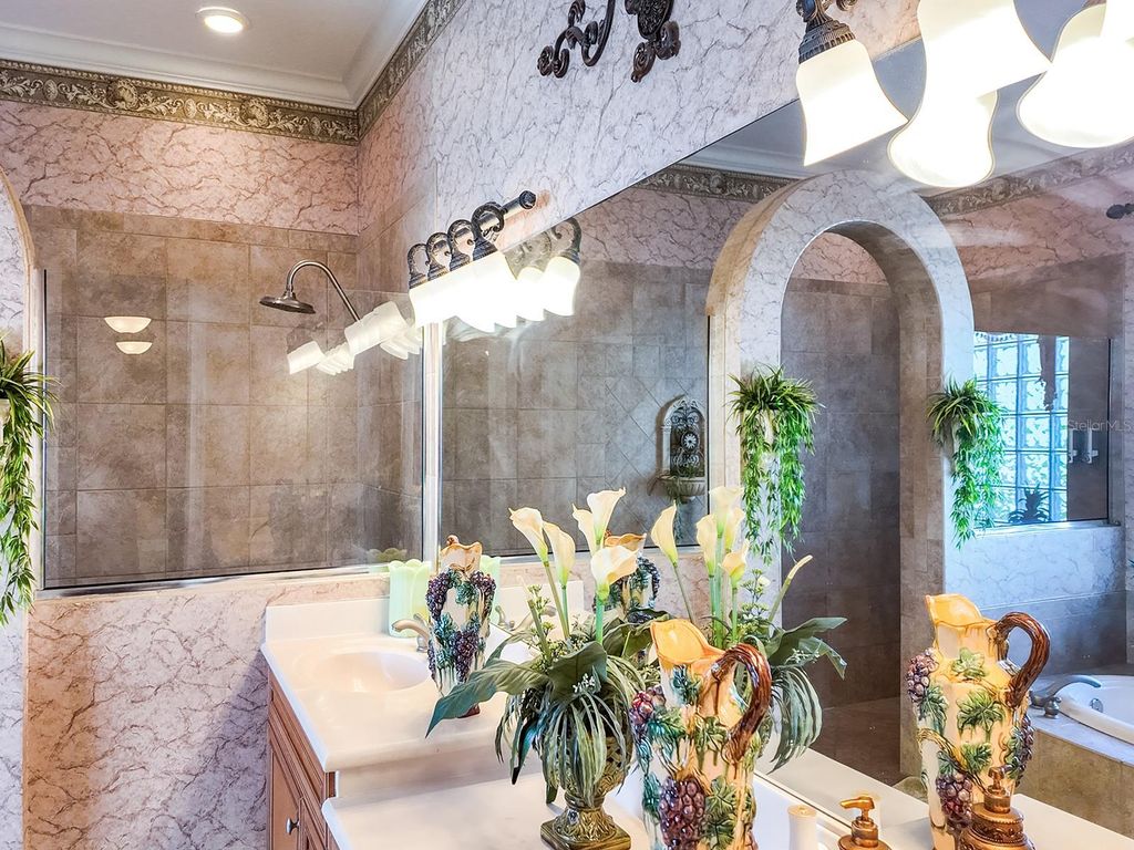 Image 52 of property listing at 4866 KEENELAND CIRCLE, Orlando, FL 32819