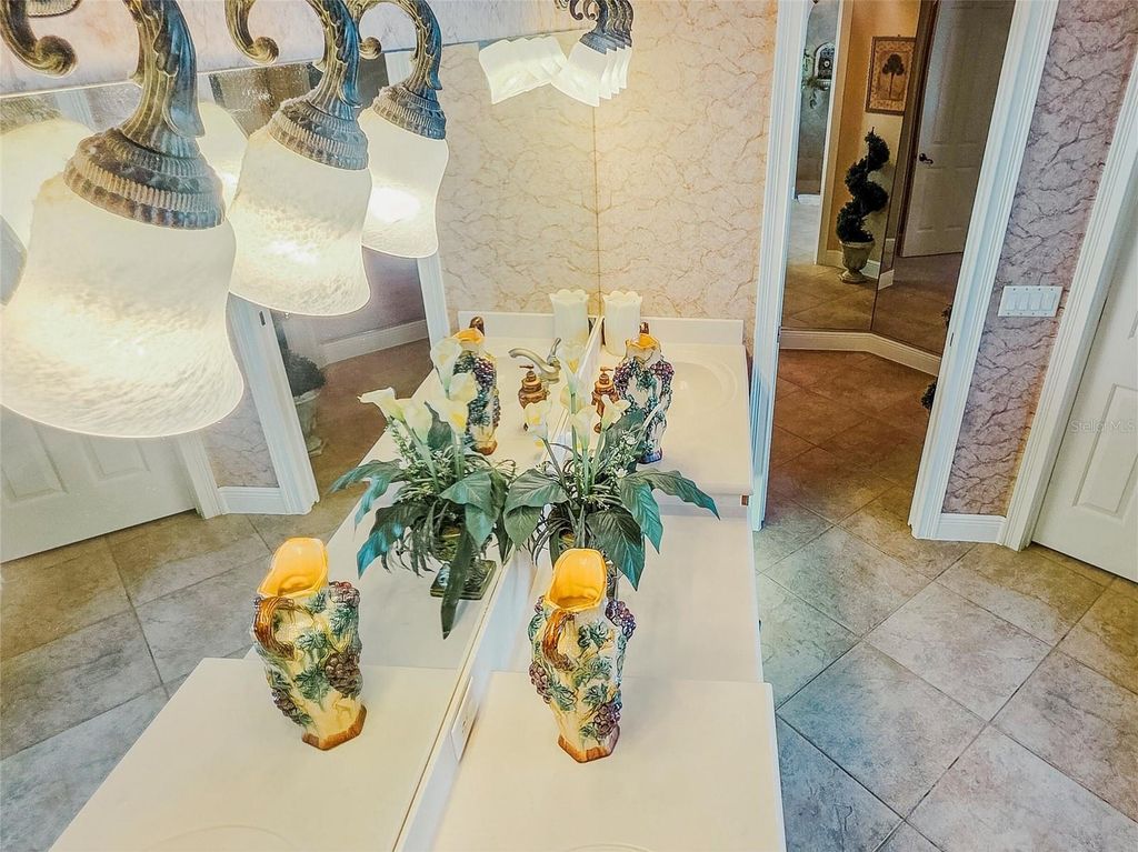 Image 53 of property listing at 4866 KEENELAND CIRCLE, Orlando, FL 32819