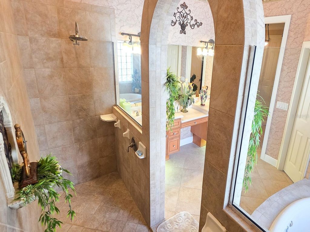 Image 54 of property listing at 4866 KEENELAND CIRCLE, Orlando, FL 32819