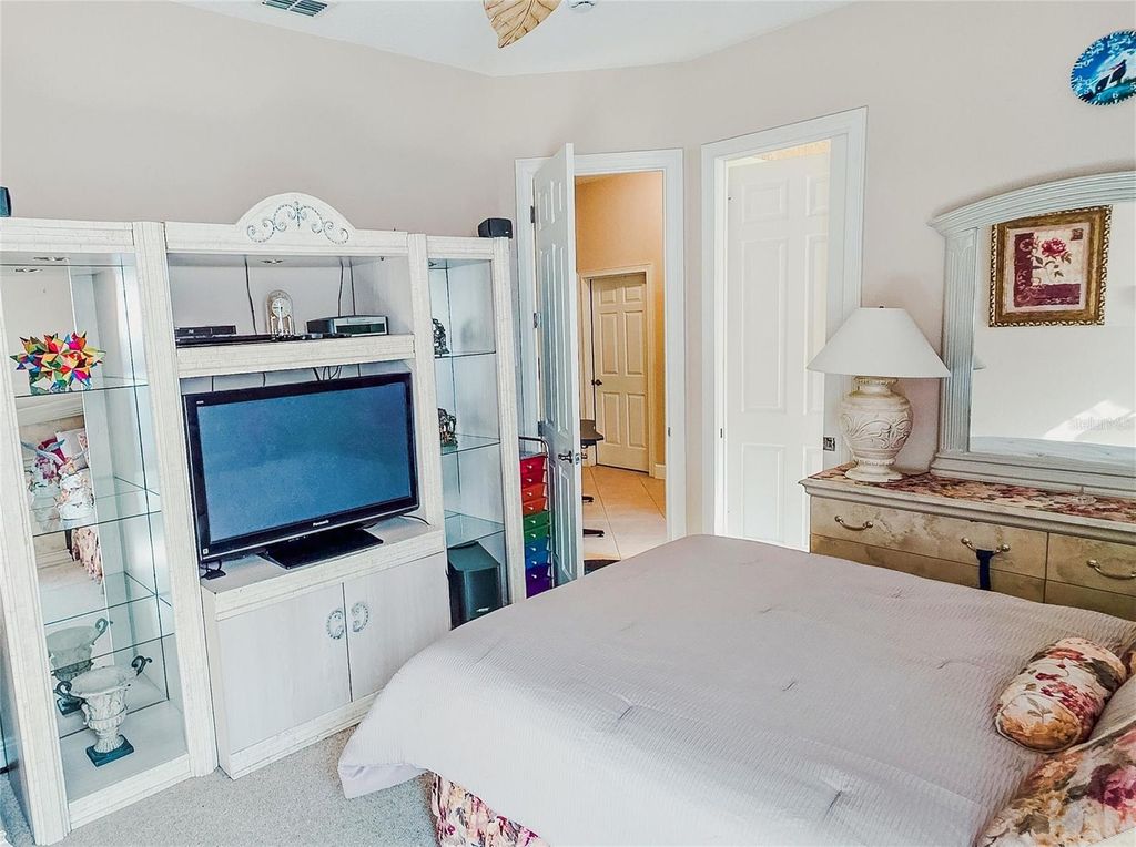 Image 80 of property listing at 4866 KEENELAND CIRCLE, Orlando, FL 32819