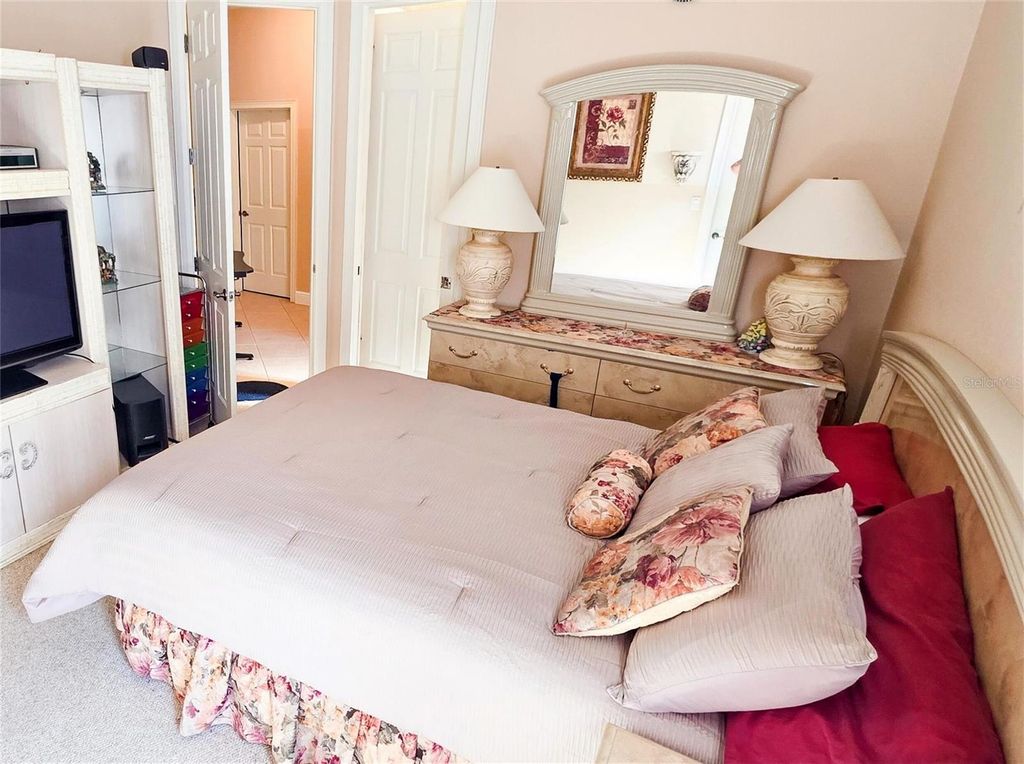 Image 81 of property listing at 4866 KEENELAND CIRCLE, Orlando, FL 32819