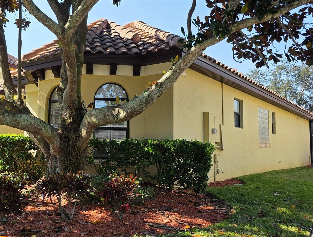 Image 10 of property listing at 4866 KEENELAND CIRCLE, Orlando, FL 32819