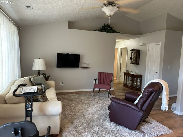 736 KELSEY Loop, Molalla, OR 97038