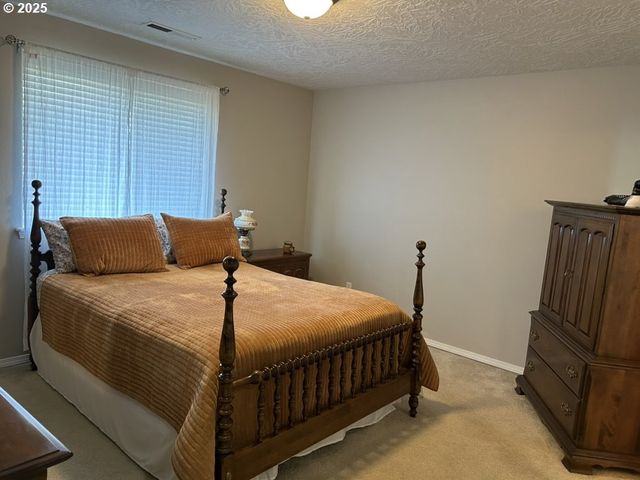 736 KELSEY Loop, Molalla, OR 97038