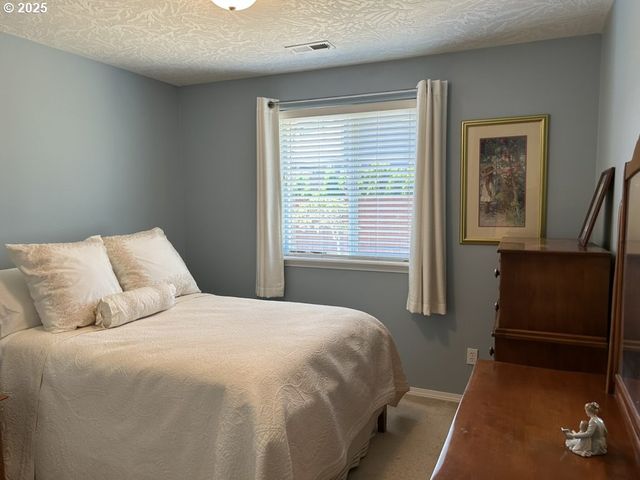 736 KELSEY Loop, Molalla, OR 97038