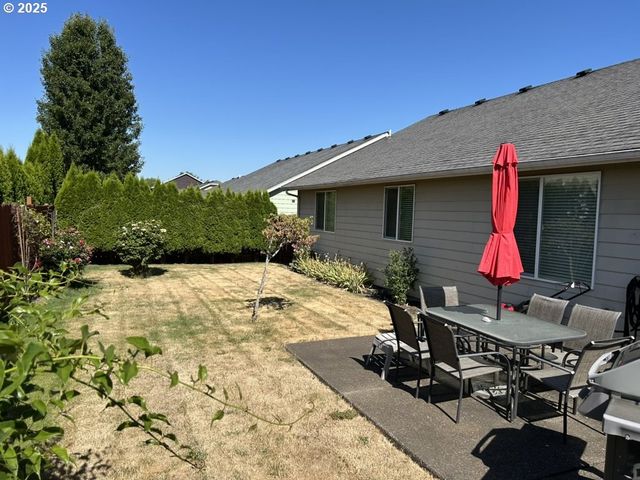 736 KELSEY Loop, Molalla, OR 97038