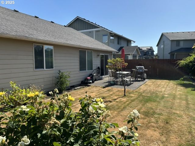 736 KELSEY Loop, Molalla, OR 97038