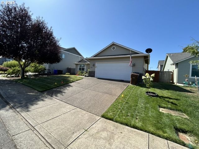 736 KELSEY Loop, Molalla, OR 97038