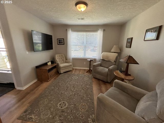 736 KELSEY Loop, Molalla, OR 97038