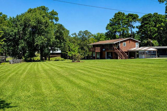 242 Lamenda Avenue, Livingston, TX 77351