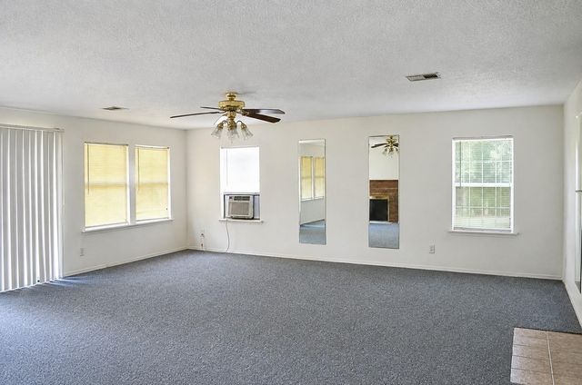 242 Lamenda Avenue, Livingston, TX 77351