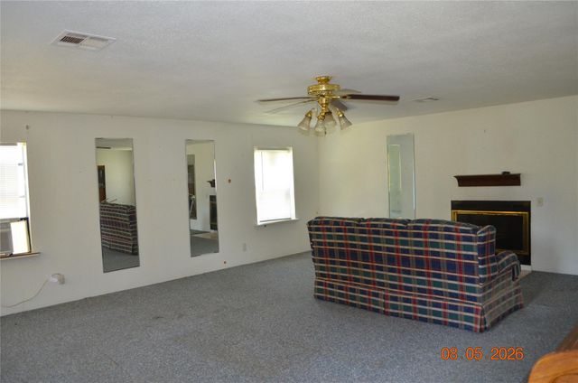 242 Lamenda Avenue, Livingston, TX 77351