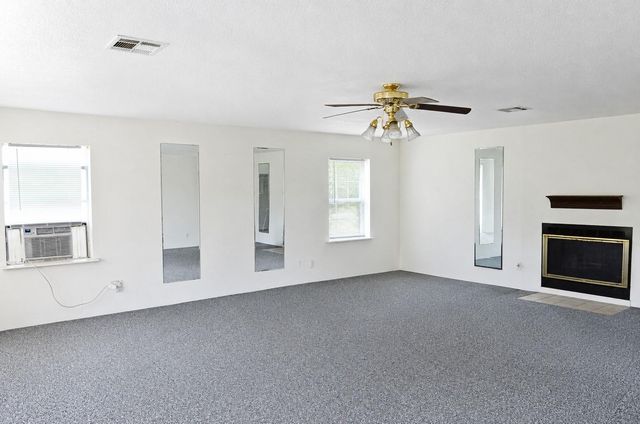 242 Lamenda Avenue, Livingston, TX 77351