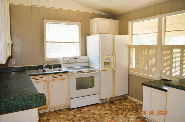 242 Lamenda Avenue, Livingston, TX 77351