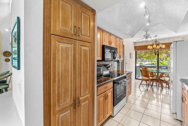 7809 Lakeside Boulevard 4, Boca Raton, FL 33434