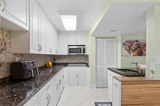 8137 Lagos De Campo Blvd H-1, Tamarac, FL 33321