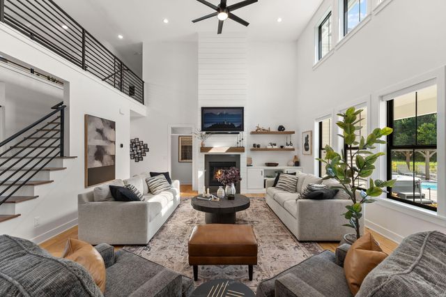 494 Stonebridge Pkwy, Valparaiso, IN 46383