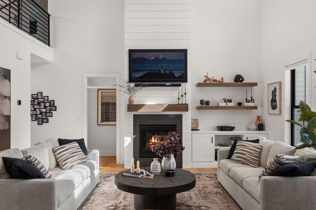 494 Stonebridge Pkwy, Valparaiso, IN 46383