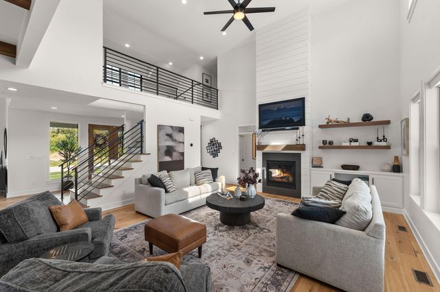 494 Stonebridge Pkwy, Valparaiso, IN 46383