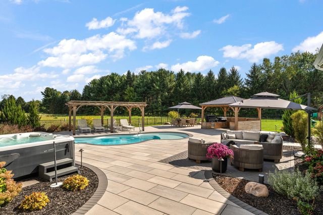 494 Stonebridge Pkwy, Valparaiso, IN 46383