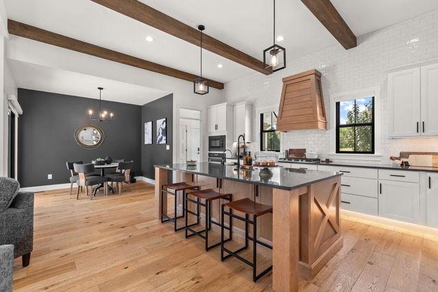 494 Stonebridge Pkwy, Valparaiso, IN 46383