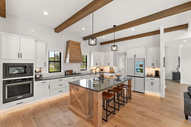 494 Stonebridge Pkwy, Valparaiso, IN 46383