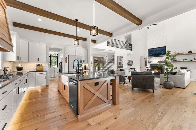 494 Stonebridge Pkwy, Valparaiso, IN 46383