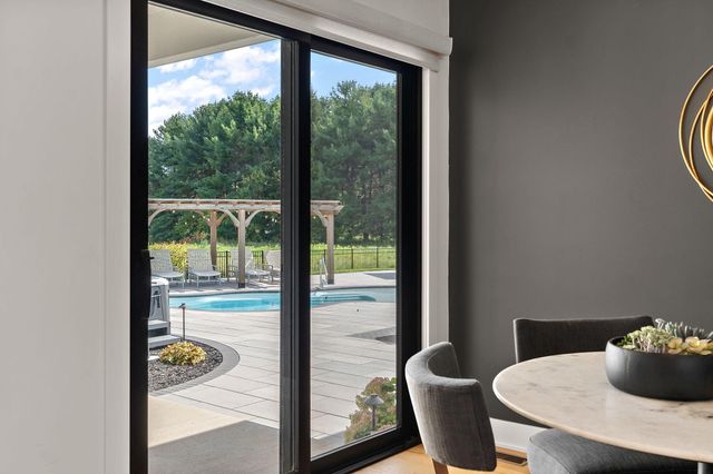 494 Stonebridge Pkwy, Valparaiso, IN 46383