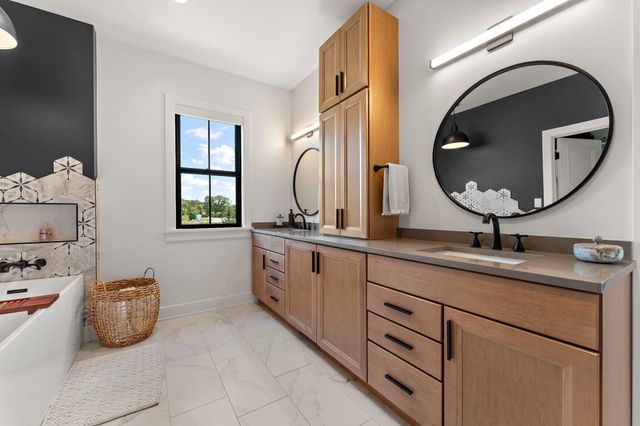 494 Stonebridge Pkwy, Valparaiso, IN 46383