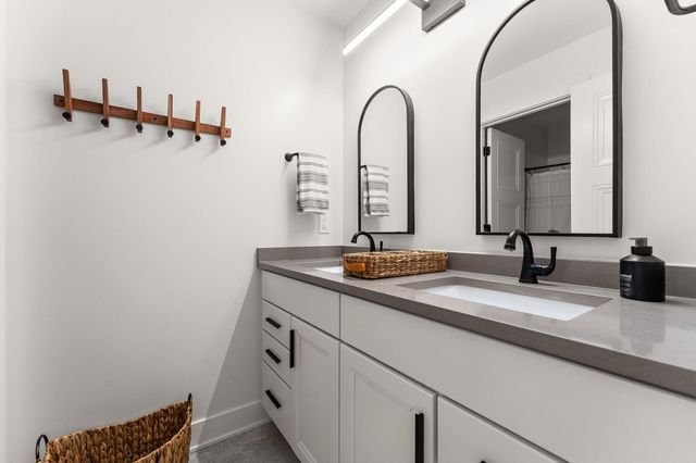 494 Stonebridge Pkwy, Valparaiso, IN 46383