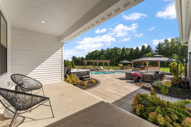 494 Stonebridge Pkwy, Valparaiso, IN 46383