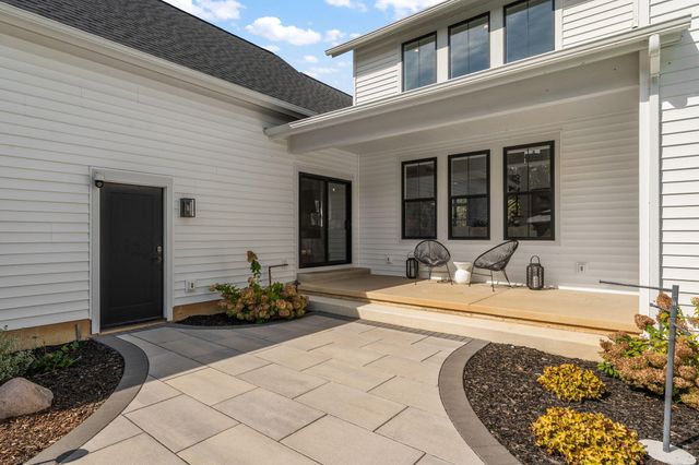 494 Stonebridge Pkwy, Valparaiso, IN 46383