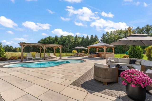 494 Stonebridge Pkwy, Valparaiso, IN 46383