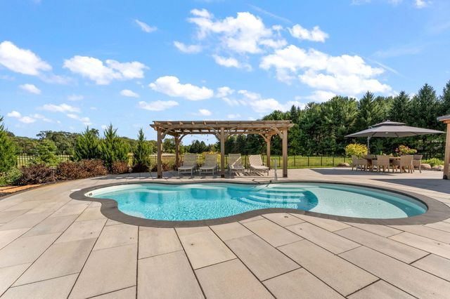 494 Stonebridge Pkwy, Valparaiso, IN 46383