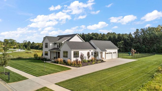 494 Stonebridge Pkwy, Valparaiso, IN 46383