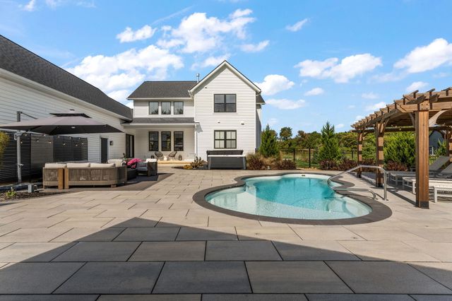 494 Stonebridge Pkwy, Valparaiso, IN 46383