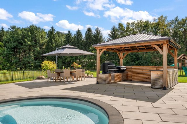 494 Stonebridge Pkwy, Valparaiso, IN 46383