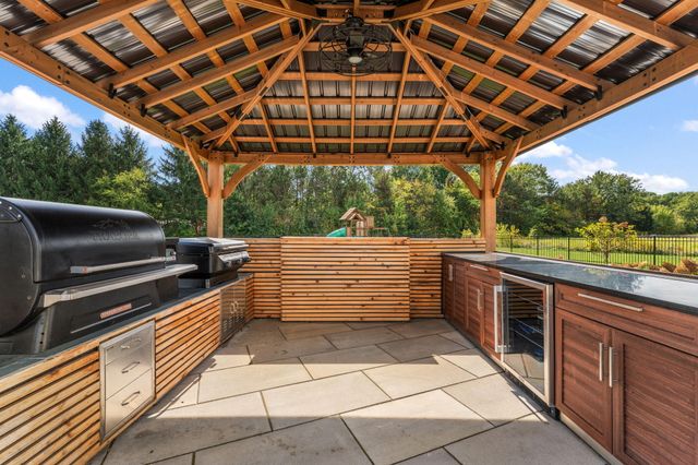 494 Stonebridge Pkwy, Valparaiso, IN 46383