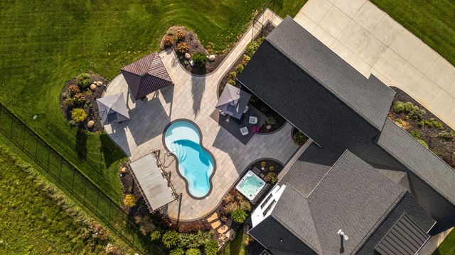 494 Stonebridge Pkwy, Valparaiso, IN 46383