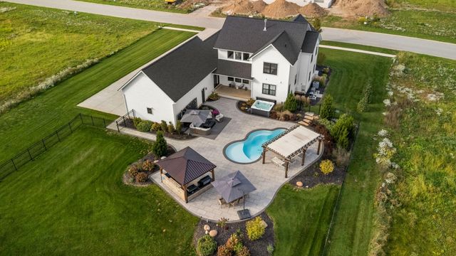 494 Stonebridge Pkwy, Valparaiso, IN 46383