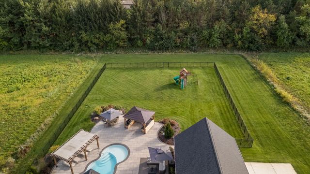 494 Stonebridge Pkwy, Valparaiso, IN 46383