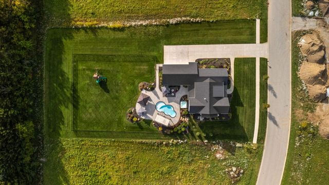 494 Stonebridge Pkwy, Valparaiso, IN 46383