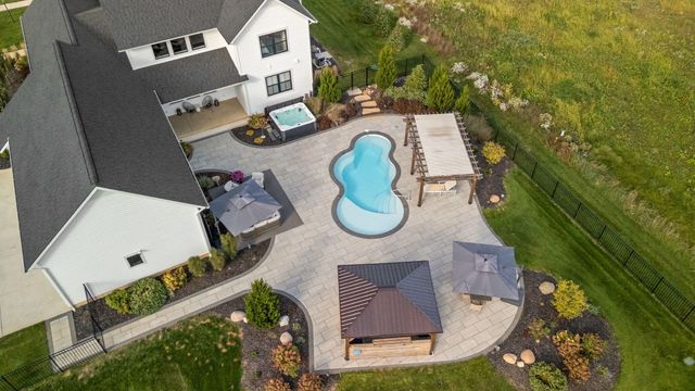 494 Stonebridge Pkwy, Valparaiso, IN 46383