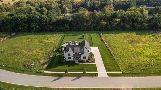 494 Stonebridge Pkwy, Valparaiso, IN 46383